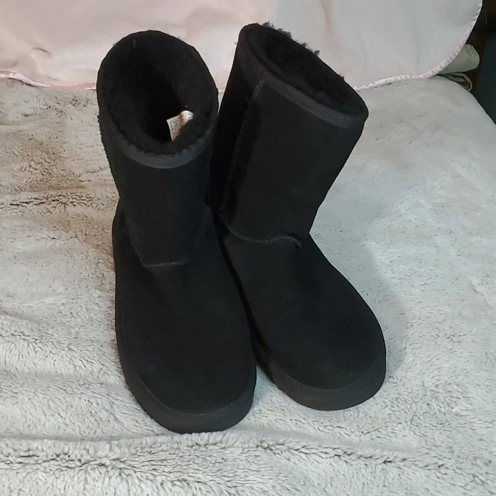KOOLABURRA by UGG Black Faux Suede and Fur Lined Flat Heel Boots-NWOT-US… - Picture 1 of 13